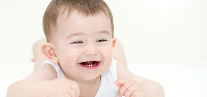 Cha mẹ cần lưu ý một số vấn đề để chăm sóc trẻ mọc răng đúng cách