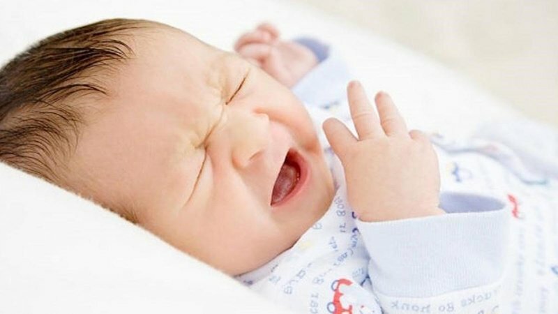 trẻ sơ sinh có thể gặp tình trạng ho khan