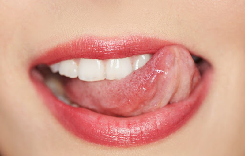 Quan hệ bằng miệng là cách quan hệ tình dụng sử dụng lưỡi, môi nhằm tạo khoái cảm, hưng phấn cho đối phương