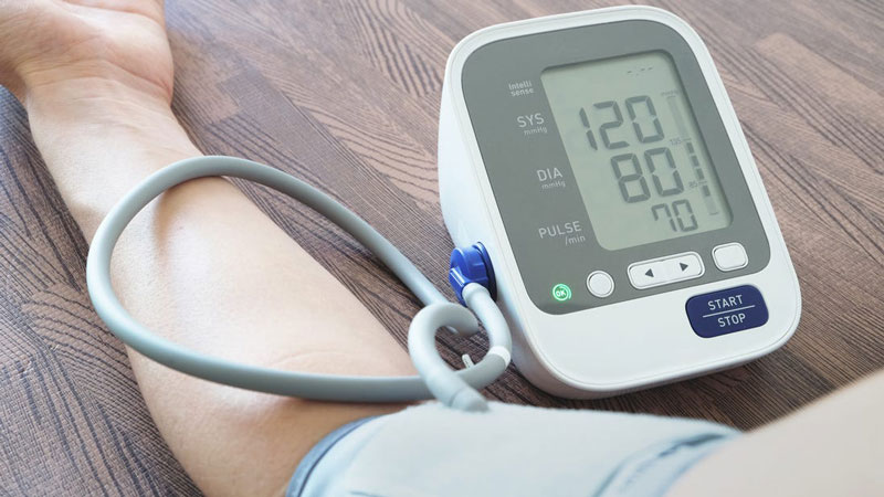 Chủ động theo dõi huyết áp thường xuyên giúp bảo vệ sức khỏe tốt hơn