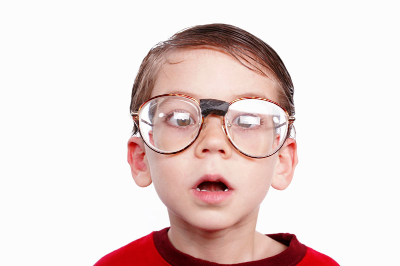 Trẻ em ngày nay có xu hướng mắc cận thị khá nhiều do sử dụng nhiều thiết bị điện tử