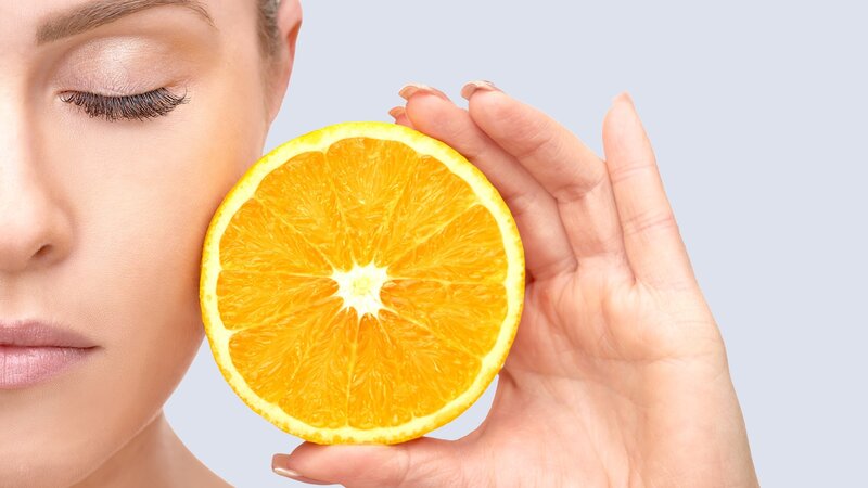 Vitamin C là chất dưỡng trắng da hiệu quả