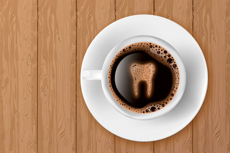 Coffee là thức uống có thể làm răng bị xỉn màu. trắng răng
