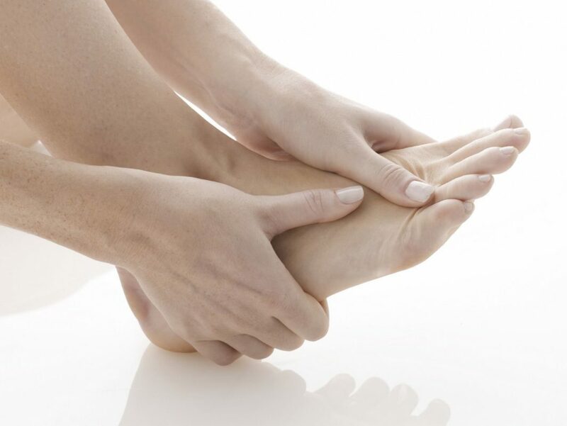 Các bệnh liên quan đến động mạch ngoại vi cũng dẫn đến tình trạng tê chân tay