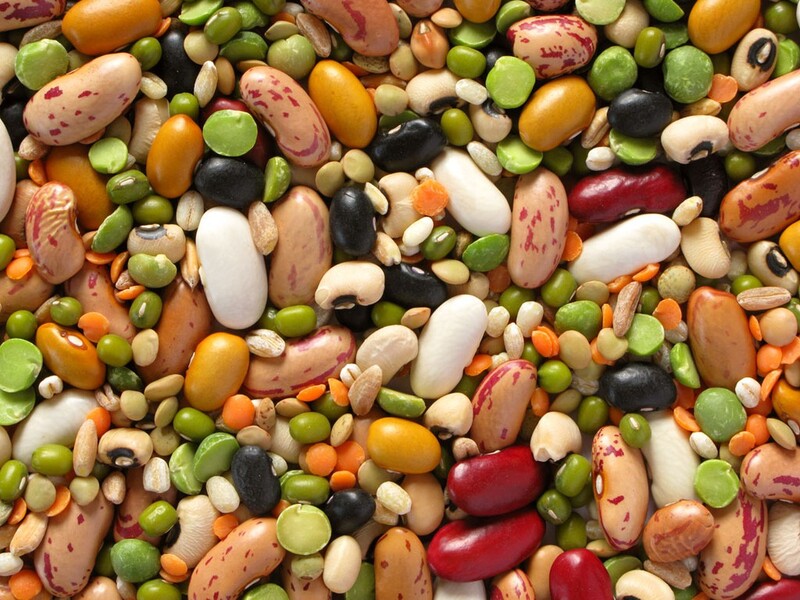 Các loại hạt họ đậu cung cấp một lượng vitamin B7 và chất béo rất tốt cho cơ thể