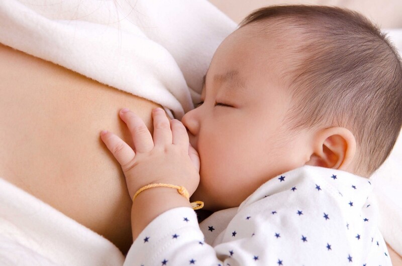 Trẻ sơ sinh được cung cấp đủ DHA từ sữa mẹ