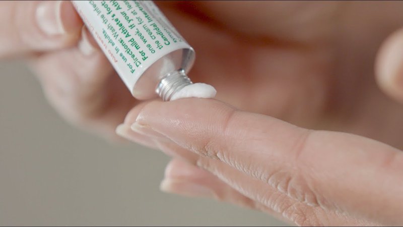 Thuốc để trị mụn bọc mủ phổ biến nhất là thuốc dạng bôi ngoài da