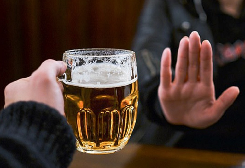 Uống rượu bia rất có hại cho việc điều trị đau co thắt đại tràng