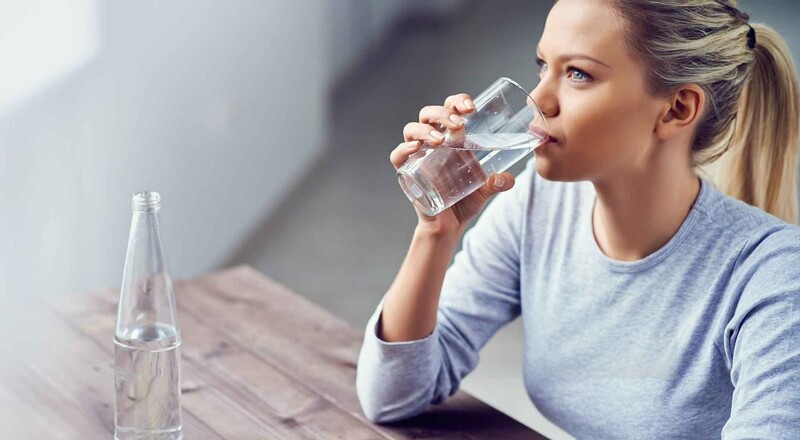 Uống nhiều nước giúp gan hoạt động tốt và kết quả xét nghiệm cũng chính xác hơn