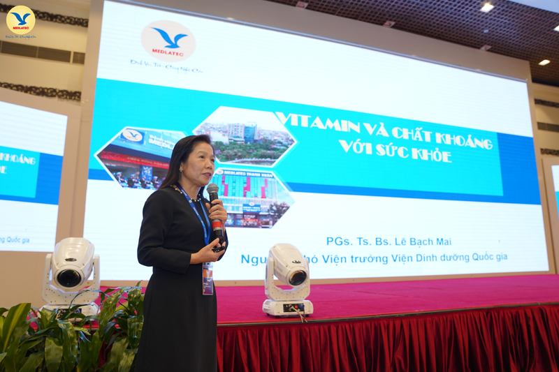 PGS.TS Lê Bạch Mai – Nguyên Phó Viện trưởng Viện Dinh dưỡng Quốc gia chia sẻ tại Hội nghị