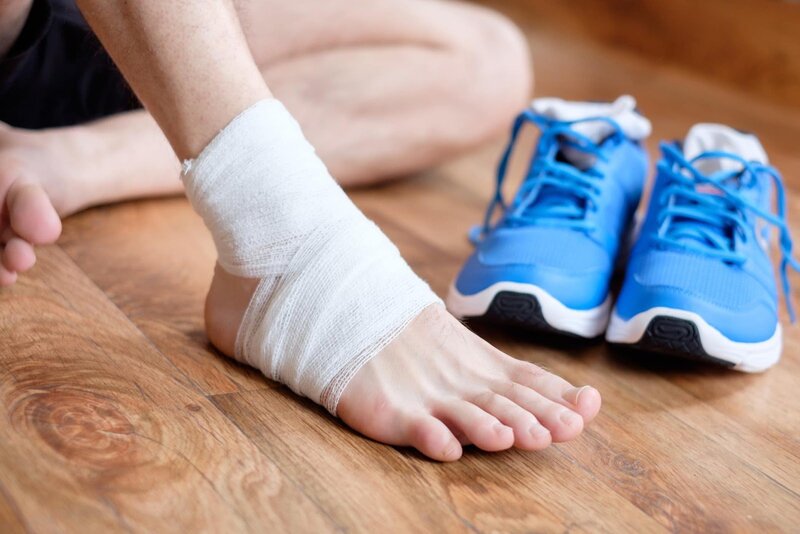 Bong gân cổ chân là chấn thương rất thường gặp