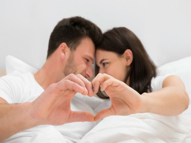 Quan hệ tình dục đều đặn giúp gia tăng sự tự tin, vui vẻ và thoải mái