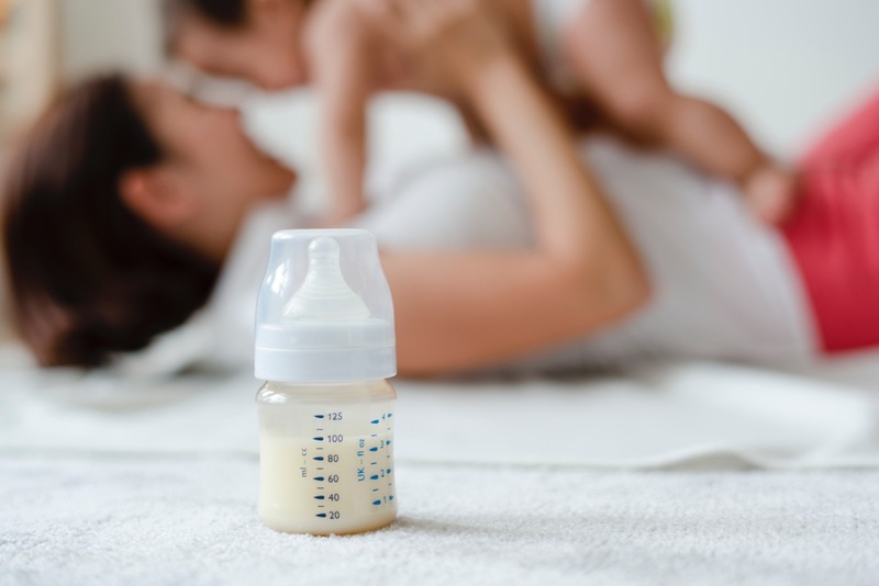 Dấu hiệu nhận biết tình trạng trẻ bị vàng da do sữa mẹ