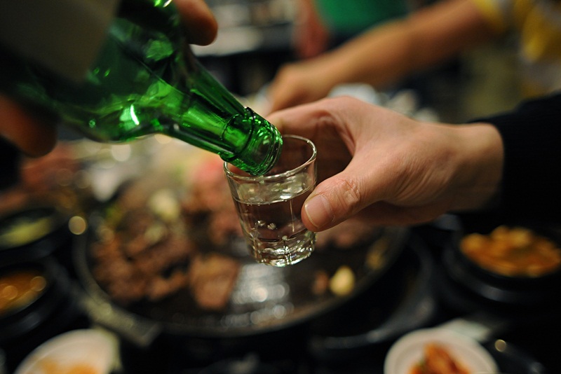 Ethanol là loại hóa chất khiến người uống rượu cảm thấy đau nửa đầu sau khi tiêu thụ