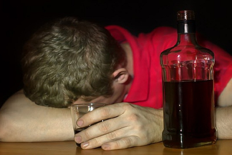 Một số trường hợp chỉ uống rất ít rượu cũng bị đau đầu