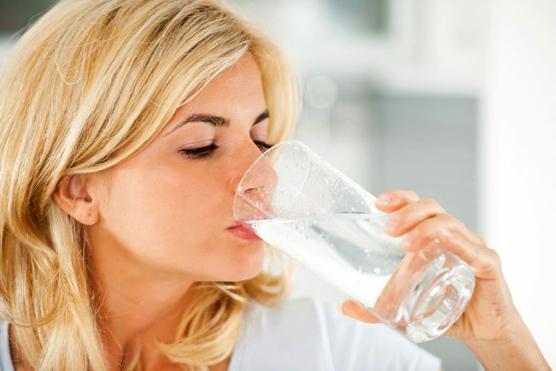 Nguyên nhân và cách chữa khô miệng hiệu quả tại nhà