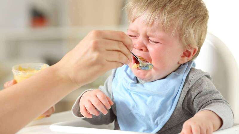 Cho trẻ ăn dặm quá muộn sẽ ảnh hưởng đến thói quen ăn uống