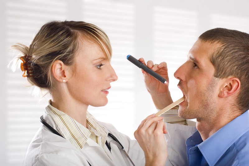 Cần thăm khám bác sĩ chuyên khoa mới biết được tê đầu lưỡi, nóng rát miệng là dấu hiệu của bệnh gì