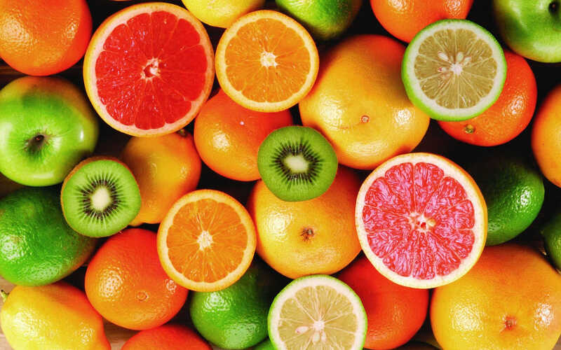 Bổ sung thực phẩm giàu vitamin C vào thực đơn hàng ngày của trẻ để nâng cao đề kháng