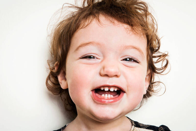 Răng sữa mọc lệch sẽ được thay thế bằng răng vĩnh viễn khi trẻ lớn hơn