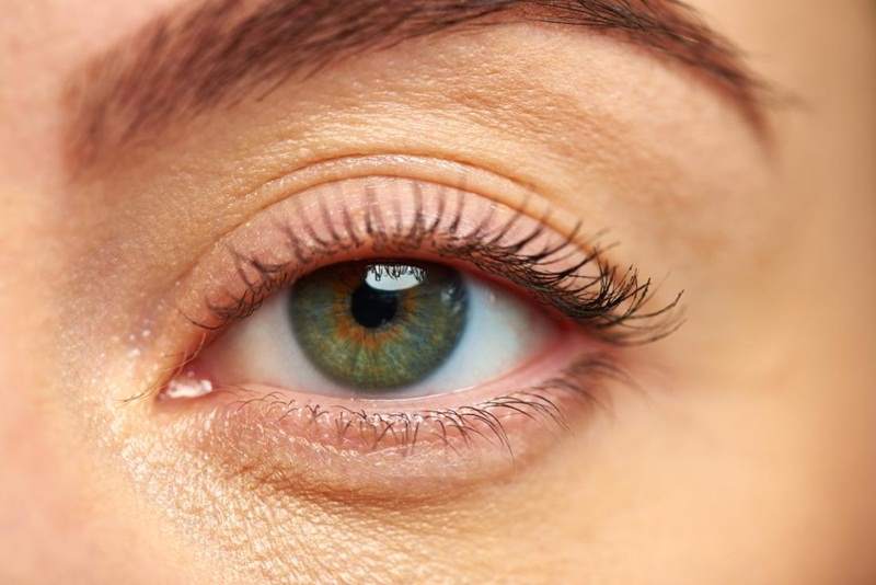 Vì sao bị giật mí mắt liên tục và cách điều trị như thế nào? | Medlatec