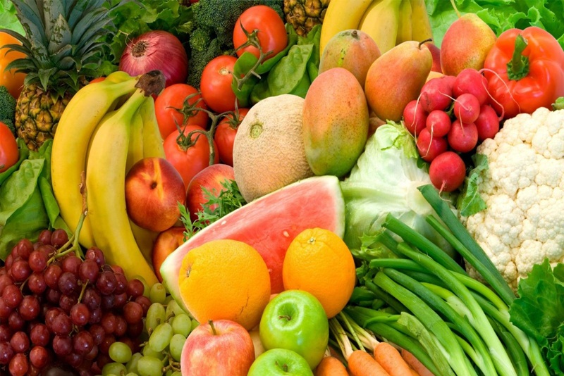 Rau xanh và trái cây là nhóm thực phẩm rất tốt cho sức khỏe tim mạch