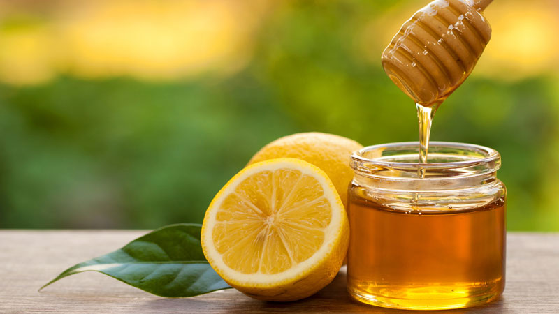 Nước mật ong chanh giúp thanh lọc và hạ nhiệt cơ thể