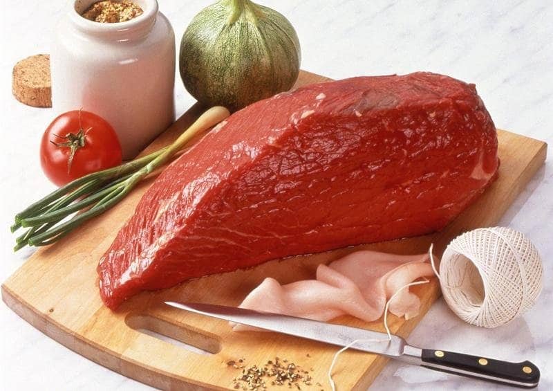Thịt đỏ là nhóm thực phẩm ưu tiên trong danh sách thực đơn bị thiếu máu nên ăn gì