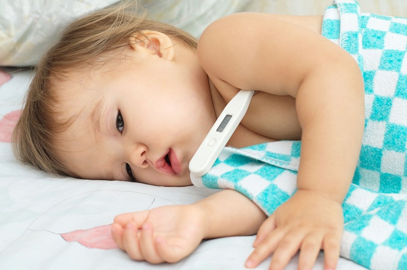 Khi con trẻ bị teo lắc thân phụ u cần thiết bịa con trẻ ở nghiêng nhằm hóa học dịch mũi họng hoặc thực phẩm ko lọt được vào lối thở