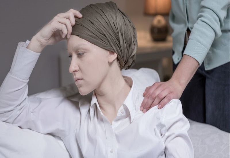 Hoá trị liệu có thể khiến bệnh nhân ung thư bị rụng tóc và lông mày
