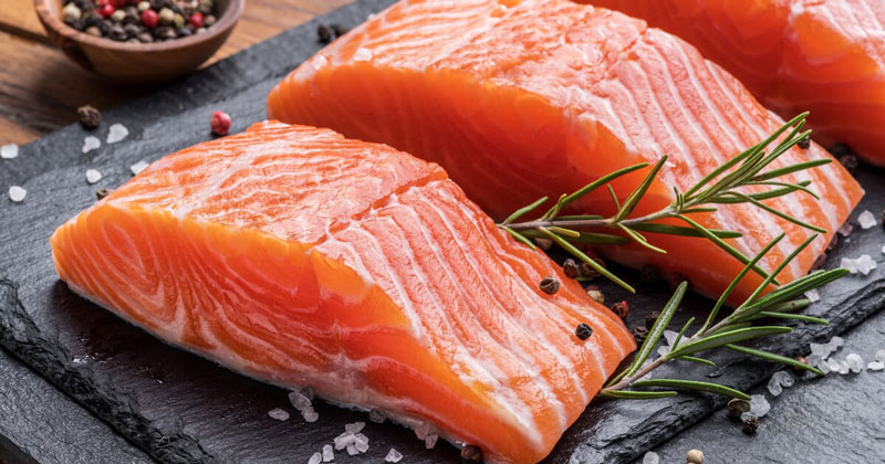 Cá hồi được coi là thực phẩm chứa một lượng vitamin D rất lớn