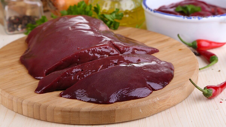 Thịt và gan động vật chứa một lượng lớn vitamin B12