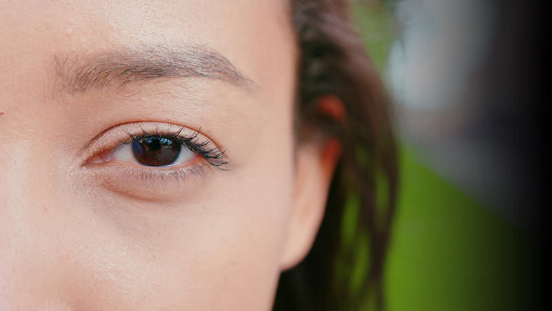 Mắt trái có hiện tượng giật trong 1 vài giây hoặc kéo dài tới 2 phút