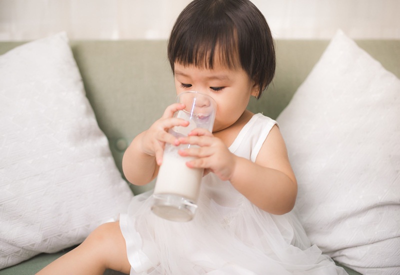 Sữa rất cần thiết cho sự phát triển của trẻ