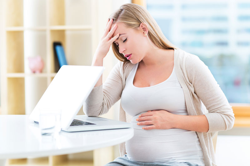 Mẹ bầu không nên lạm dụng thuốc để giảm thiểu cảm giác đau nhức đầu
