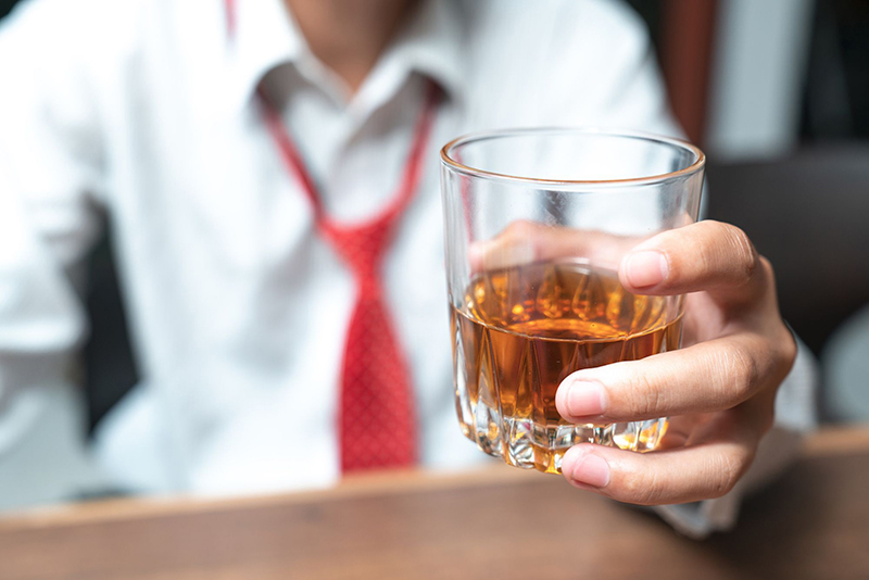 Đau mỏi khớp sau khi uống rượu nguy hiểm như thế nào  cách phòng tránh