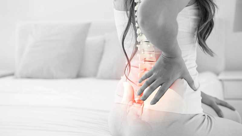 Đau xương cụt là cảm giác đau âm ỉ hoặc đau nhói ở vùng xương cụt khi ngồi, nằm hoặc vận động