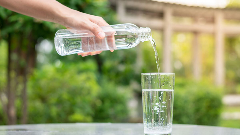 Thiết lập thói quen uống nước đúng cách mỗi ngày | Medlatec