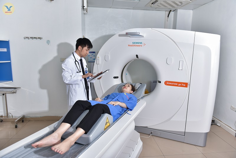 Tiến hành chụp cắt lớp CT để phát hiện các dấu hiệu bất thường trong não bộ