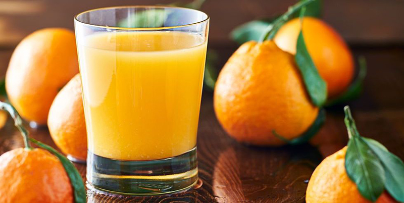 Việc bổ sung những thực phẩm giàu vitamin C như: cam quýt, ổi, kiwi, dâu tây,… là cách gia tăng số lượng tinh trùng đơn giản