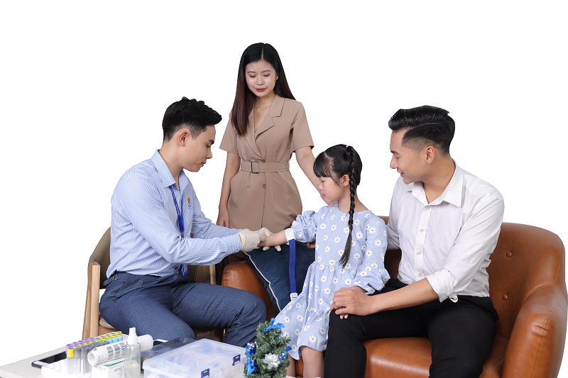 Nhờ có dịch vụ lấy mẫu xét nghiệm tận nơi mà trong lúc phòng chống dịch căng thẳng nhất gia đình vẫn kiểm tra được sức khỏe 