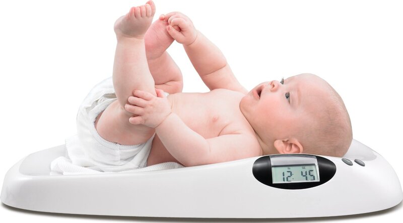 Cân nặng và chiều cao là những thước đo sự phát triển của trẻ trong năm đầu