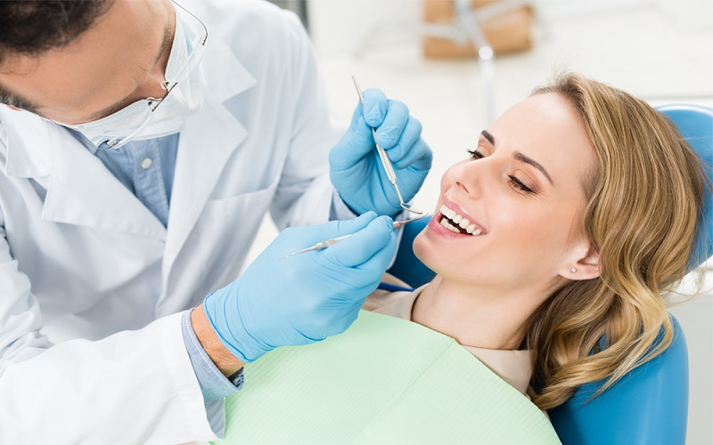  Trước khi muốn cấy ghép răng Implant, bạn nên tiến hành khám tổng quan về sức khỏe cũng như răng miệng
