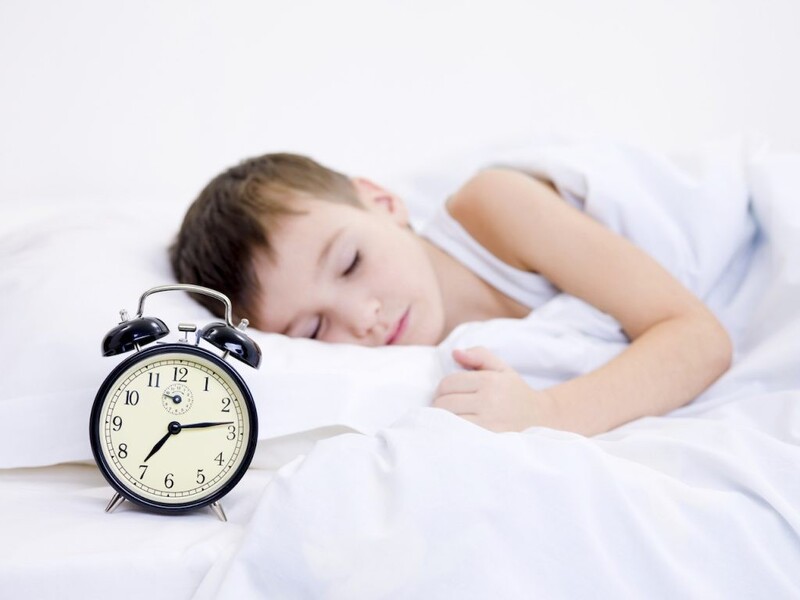  Tạo thói quen giờ giấc khi ngủ và thức dậy đều đặn