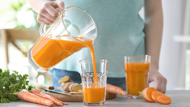 Nước ép cà rốt là thức uống bổ dưỡng và rất hữu ích cho người huyết áp thấp