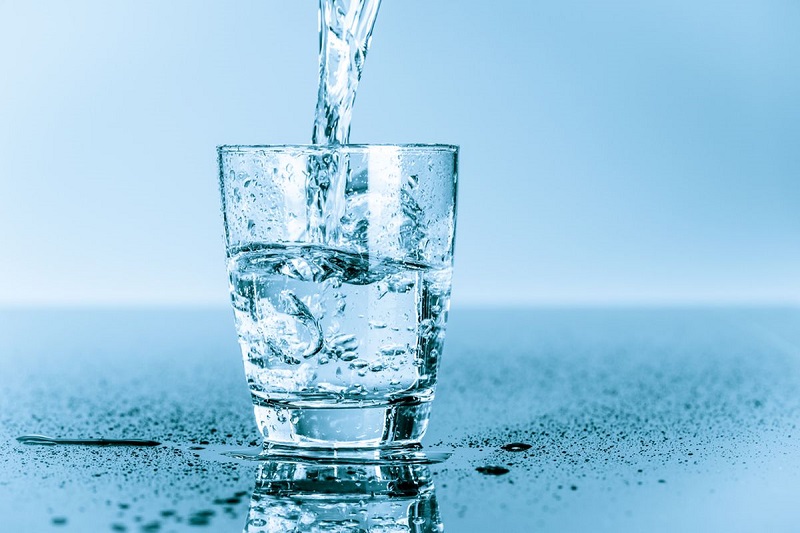 Uống đủ nước rất quan trọng đối với người huyết áp thấp