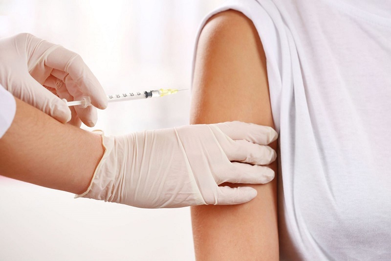 Hãy tự bảo vệ mình bằng cách tiêm vắc xin chống lại Covid-19