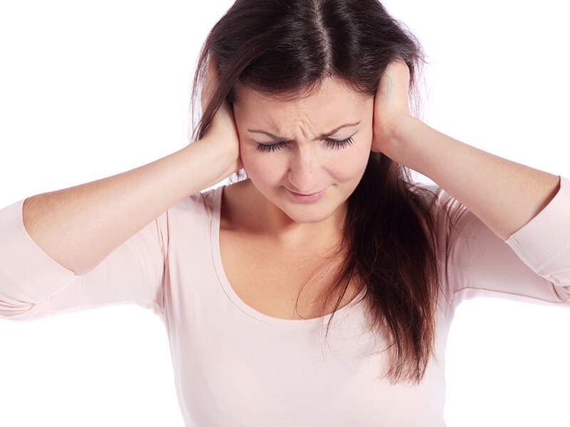 Triệu chứng ù tai gây nhiều khó chịu cho người bệnh