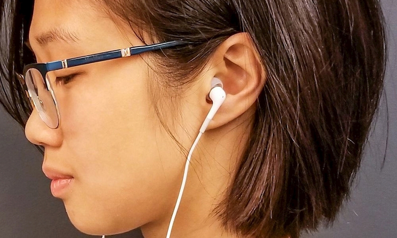 Tránh dùng tai nghe âm thanh lớn trong thời gian dài gây ù tai