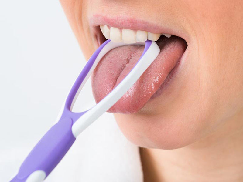 Làm sạch lưỡi là bước quan trọng trong vệ sinh răng miệng hàng ngày